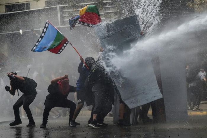 Fresh clashes erupted in the Chilean capital Santiago as the protests entered their third week