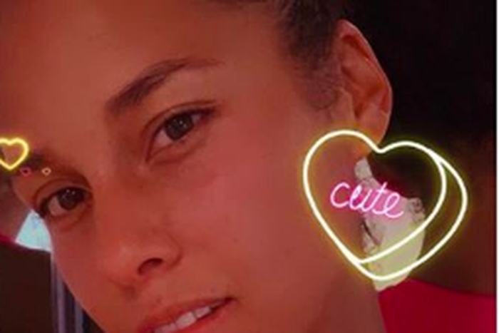 Alicia Keys Looks Flawless In No-Makeup Gym Selfie