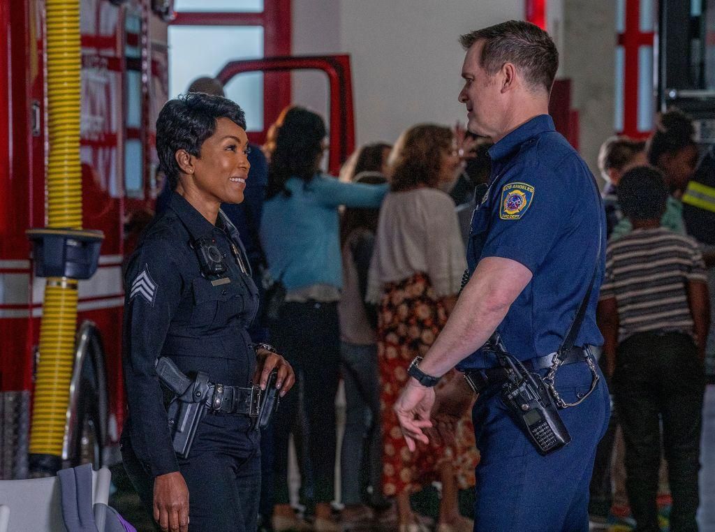 Angela Bassett and Peter Krause as Athena Carter Nash and Robert "Bobby" Nash.