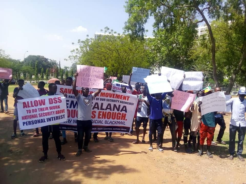 Anti-Femi-Falana-Protesters-in-Abuja-7