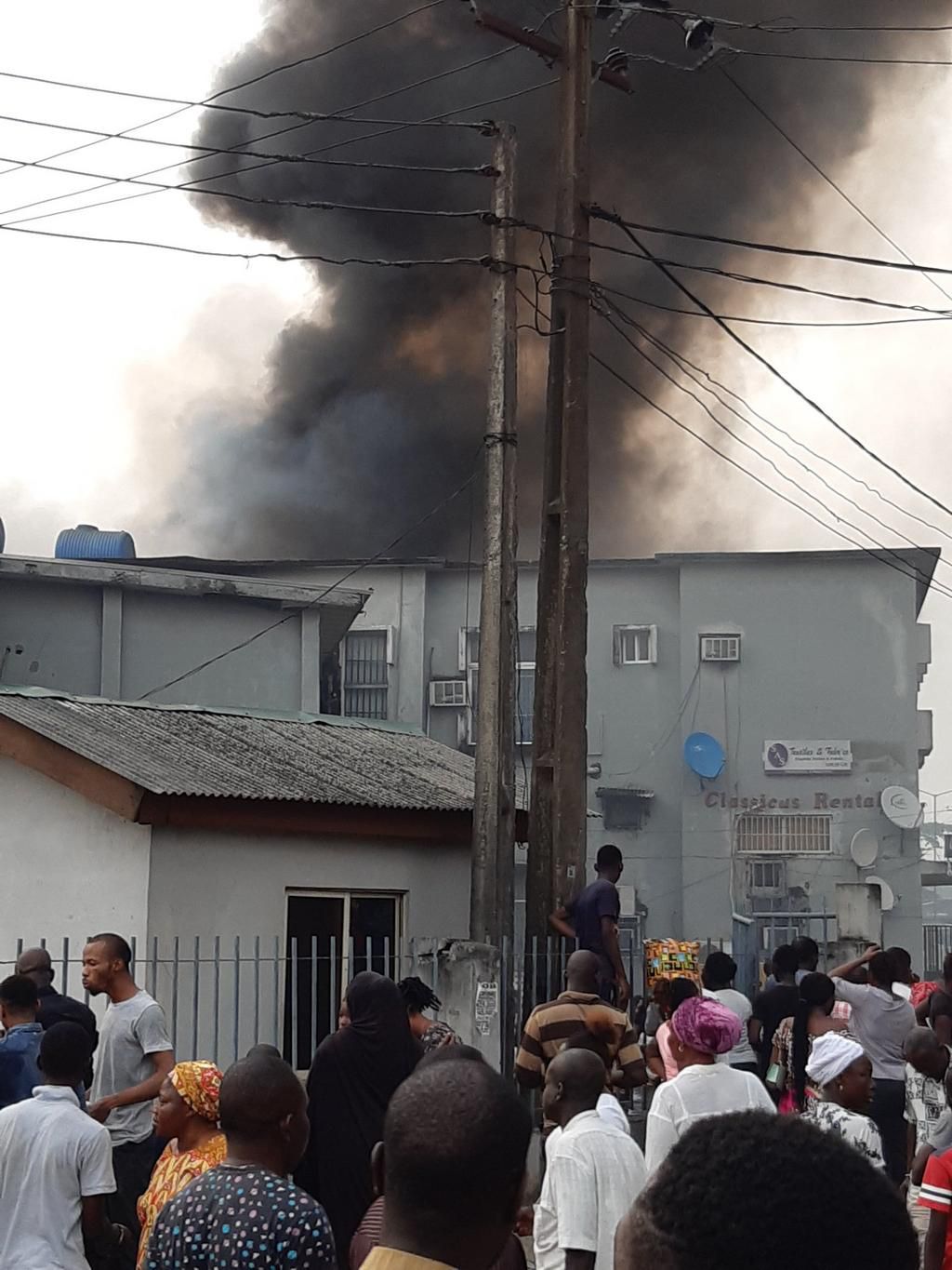 Plaza opposite popular small market goes up in flame in Akerele, Surulere (HallaNaija Blog)