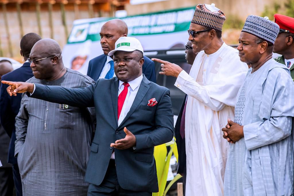 Cross river governor, Ben Ayade, President Muhammadu Buhari and other governors during the inaugurating a rice seedling plant in Calabar in 2018 (VON)