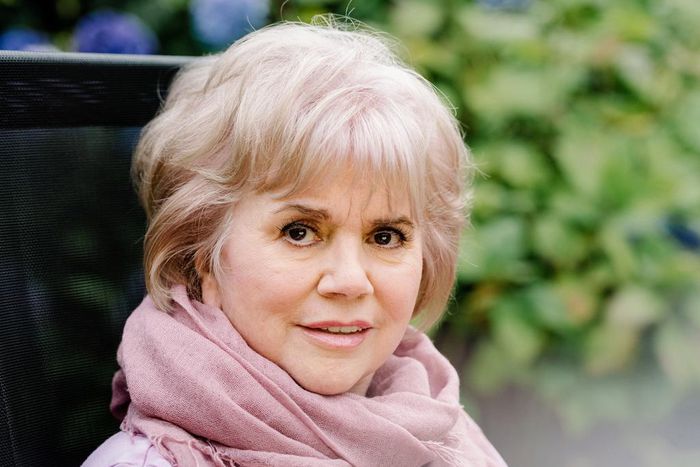 Linda Ronstadt, Retired From Singing, Is Still a Glorious Voice