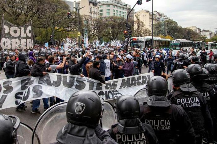 The demonstrators plan to camp for 48 hours on the 9 de Julio Avenue in the heart of Buenos Aires