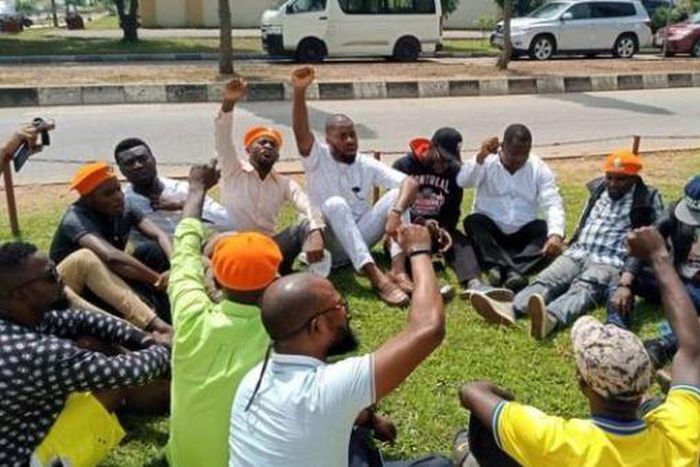 Sowore supporters protesting at the headquarters of the DSS on Saturday, after the security agency refused to release him. (TheCable)