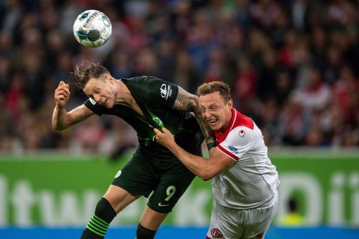 Wout Weghorst continued his scoring form for Wolfsburg in a 1-1 draw with Duesseldorf on Friday
