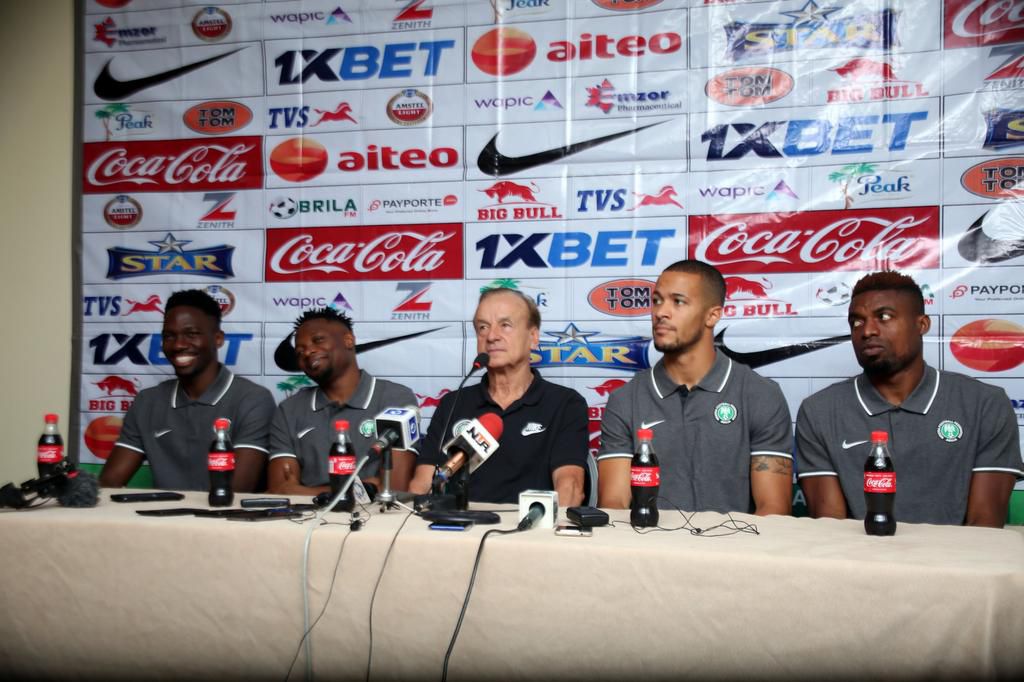 Kenneth Omeruo, Ahmed Musa, Gernot Rohr, William Troost-Ekong and Ifeanyi Anaemena (Twitter/Super Eagles)