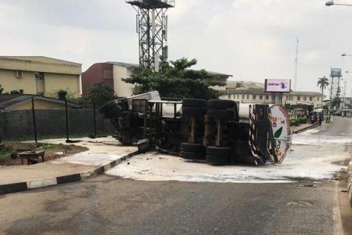 A fallen fuel tanker (PM News)