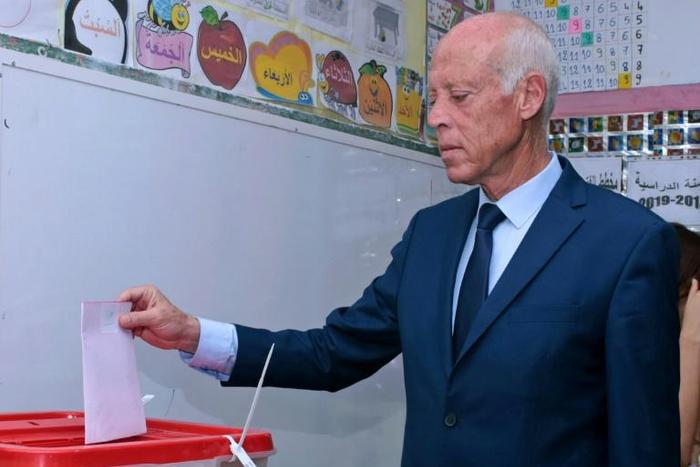 Presidential candidate Kais Saied casts his ballot at a polling station in Tunis on September 15, 2019