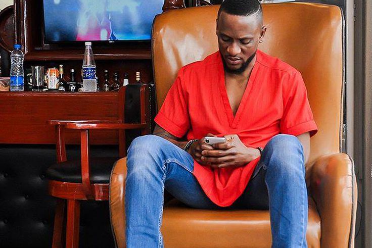 Big Brother Naija's Omashola is appealing to people with suicidal thoughts who are camping in his Instagram DM to have a rethink. [Instagram/Sholzy23]