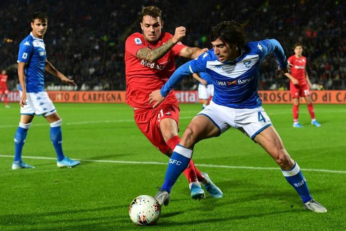 Brescia midfielder Sandro Tonali (R) has been called up for Italy's final Euro 2020 qualifiers.