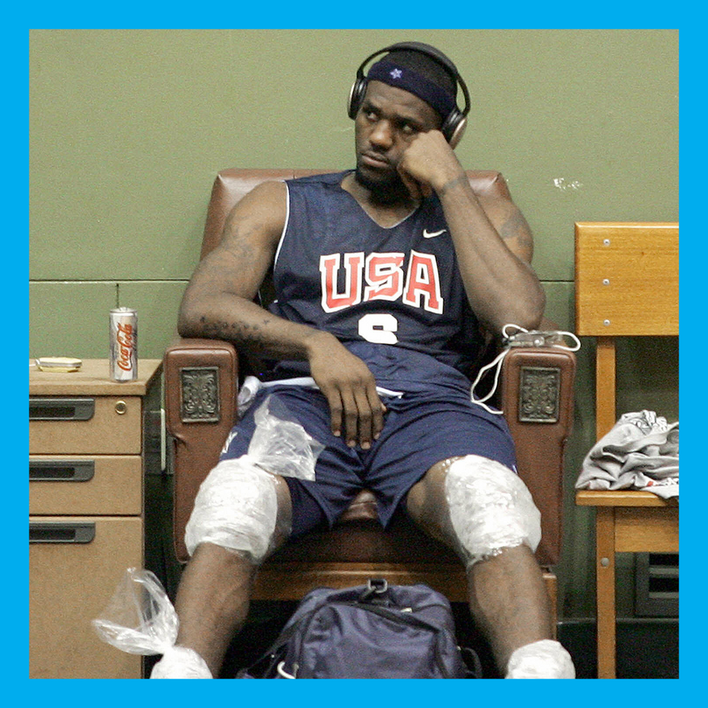 <strong>LEBRON JAMES</strong> using ice packs on his muscles