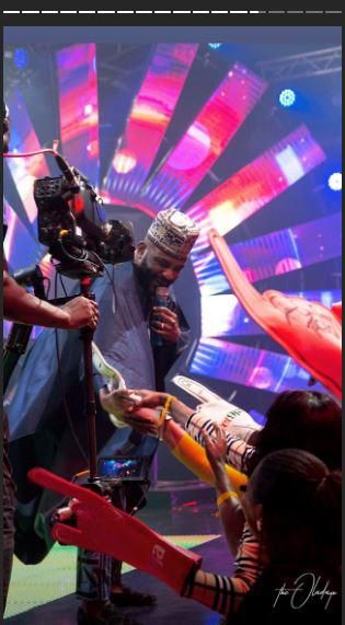 Like we said, during the ad breaks, we get to see everyone show off their dancing skills because no one is watching. Just so you know, Ebuka isn't only a very versatile presenter but a very good dancer [Instagram/EbukaObiUchendu]