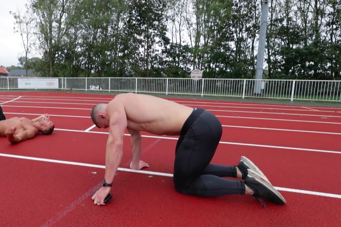 2 Bodybuilders Try the US Navy Seals Fitness Test