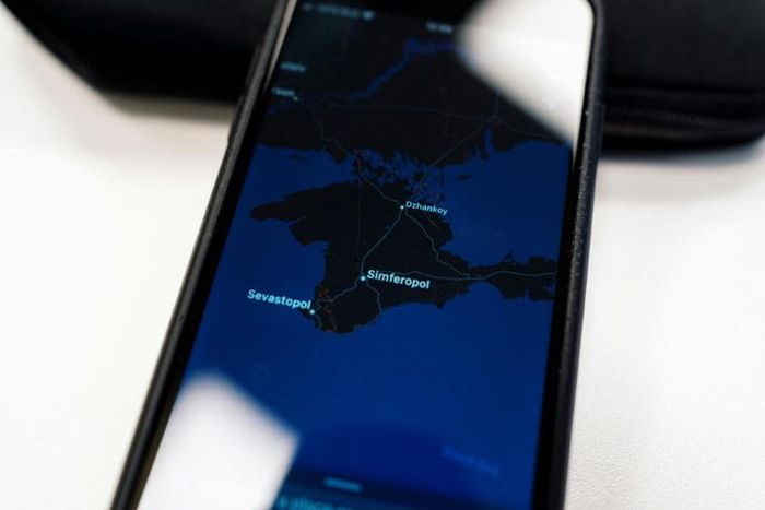 Apple promised to revisit its controversial Crimea decision