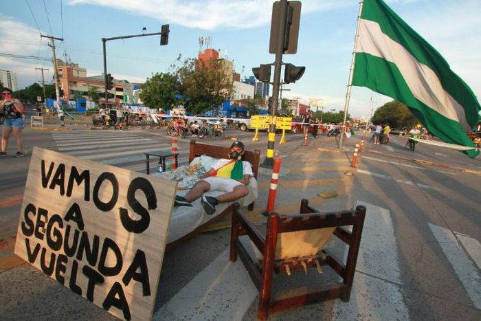 A supporter of Bolivian opposition candidate Carlos Mesa blocks an avenue in Santa Cruz