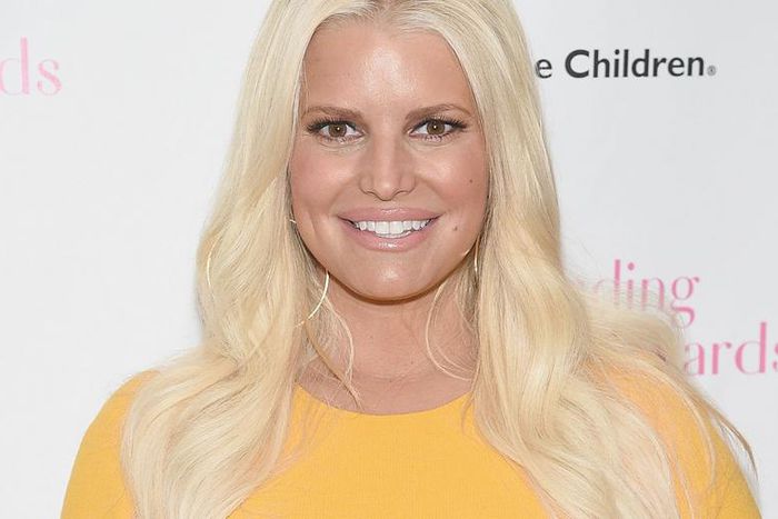 Jessica Simpson Emailed Her Trainer Nightly