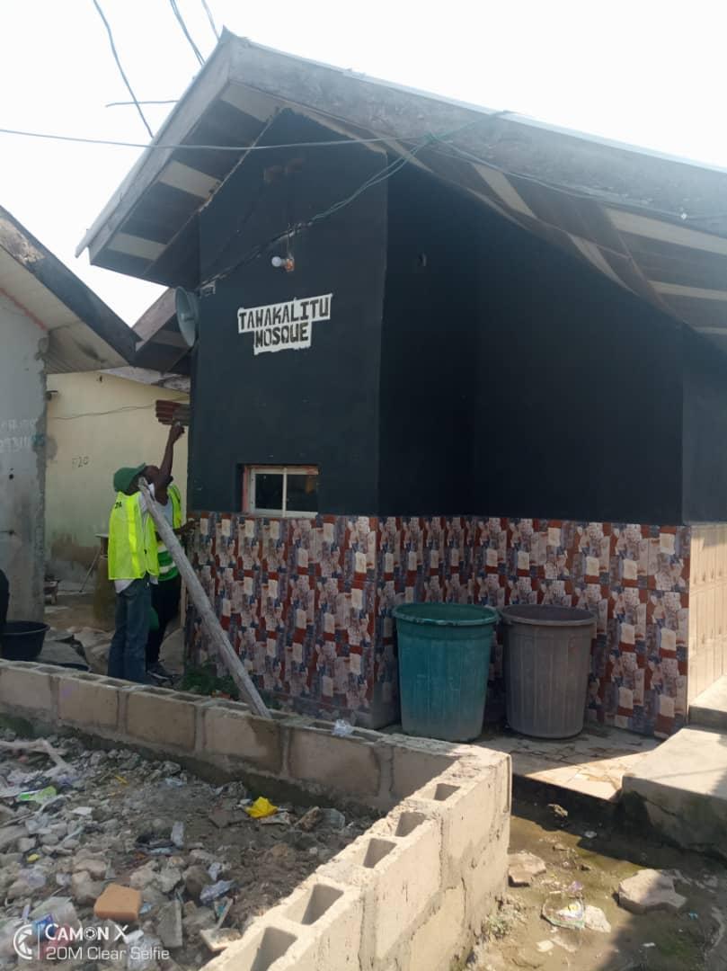 Officials of the Lagos State Environment Protection Agency (LASEPA) sealing off some religious centres and other facilities allegedly contravening the environmental law of the state. [Twitter/@LasepaInfo]