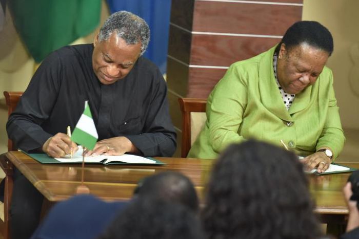 Foreign Affairs Minister of Nigeria, Geoffrey Onyeama and the South African Minister of International Relations and Cooperation, Dr Naledi Pandor [Twitter/@GeoffreyOnyeama]