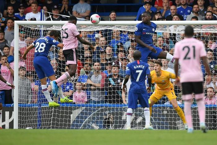 Leicester's Wilfred Ndidi headed the equaliser at Chelsea