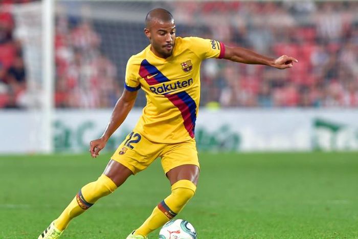 Barcelona's Brazilian midfielder Rafinha controls the ball during the Spanish league football match between Athletic Club Bilbao and FC Barcelona at the San Mames stadium in Bilbao on August 16, 2019.