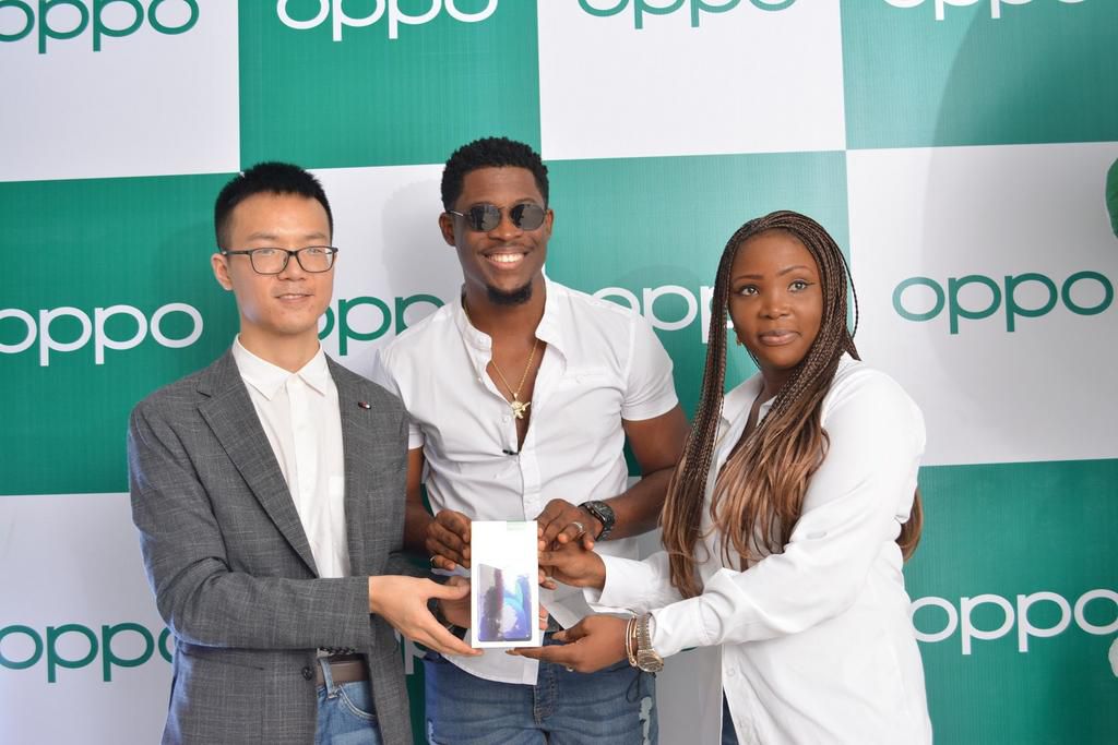 LEFT, Kris Cao, Marketing Director OPPO Nigeria and RIGHT, Nengi Akinola, Marketing Manager, OPPO Nigeria gifiting the OPPO F11 Pro to Seyi at the OPPO Head Office, Lagos