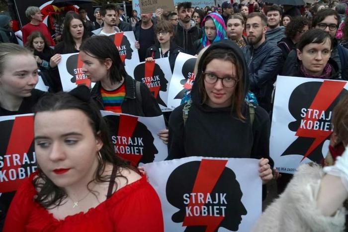 Protesters in front of the Polish parliament