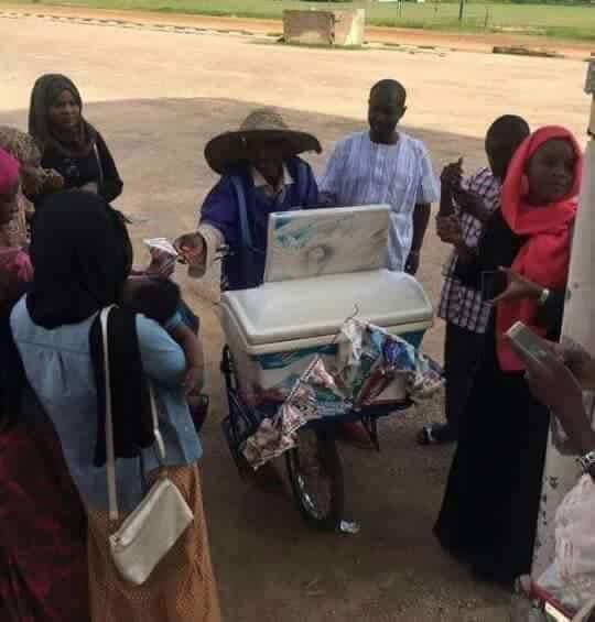 Grateful man gifts GHc10k cash to yoghurt seller who gave him free yoghurt 30 years ago