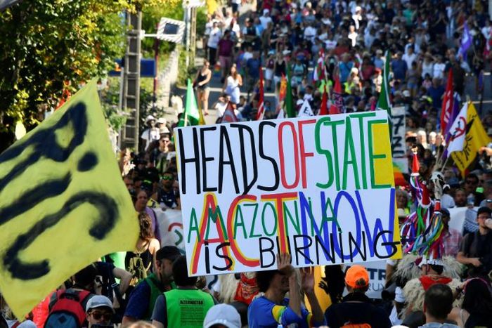 More than 9,000 people turned out to join the anti-G7 march which went from Hendaye in France to Irun in northeastern Spain