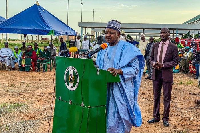 Kebbi state Governor Atiku Bagudu urges herdsmen, farmers to live as family members   [Twitter/@KBStGovt]