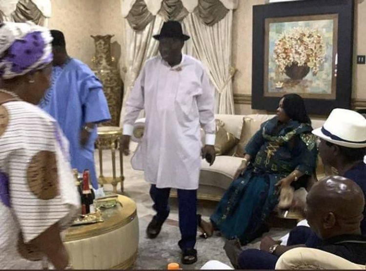 APC chieftains visit former President Goodluck Jonathan at his home in Bayelsa state. [Twitter/@adeyanjudeji]