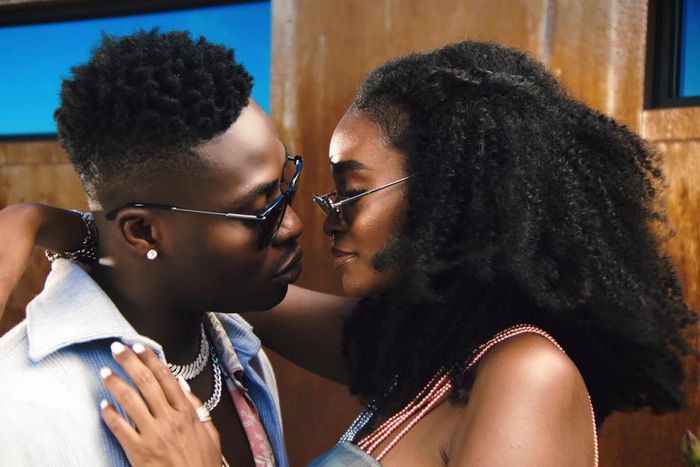 Reekado Banks - Rora. (Bans Music)