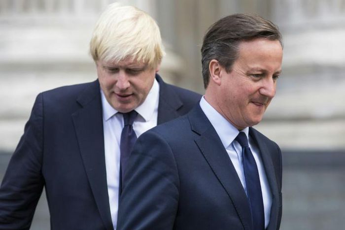 Former British Prime Minister David Cameron (r) says the current PM Boris Johnson behaved 'appallingly' during the Brexit referendum campaign