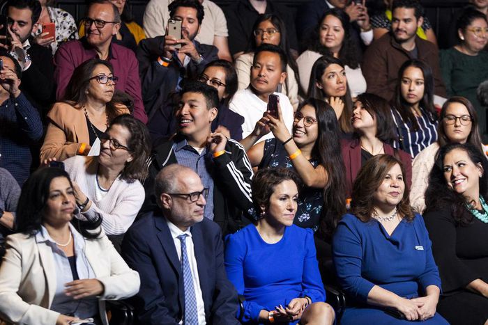 Voters in West Bemoan Iowa's Grip on Primary Season