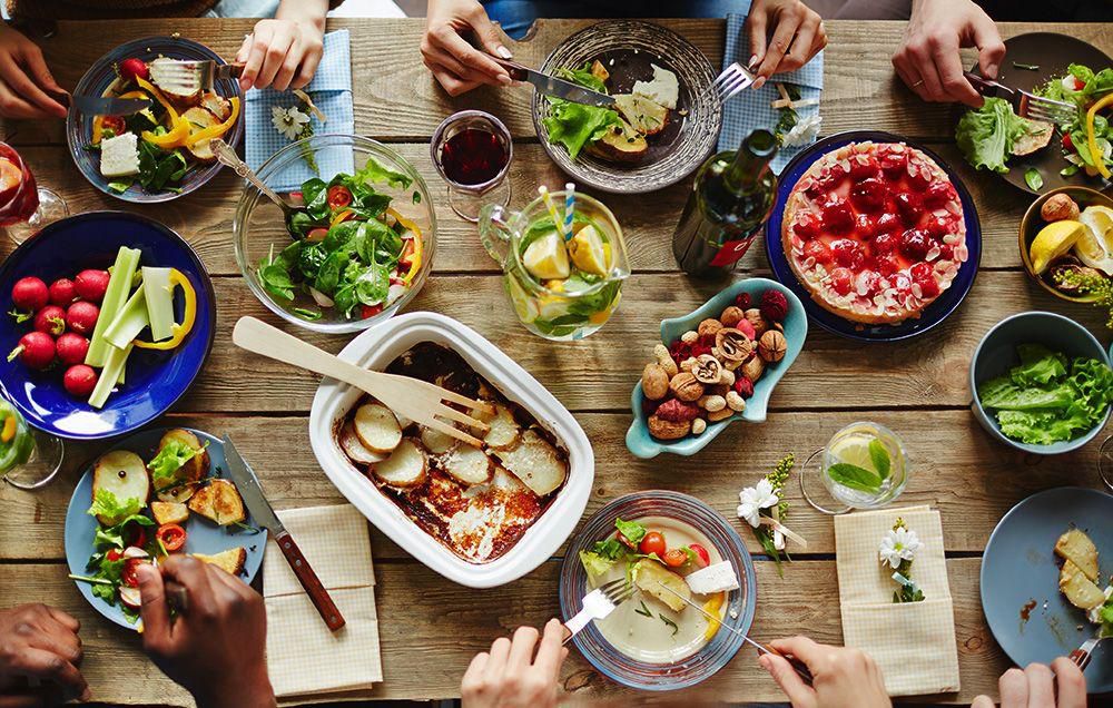 CUT OUT DISTRACTIONS WHILE YOU EAT