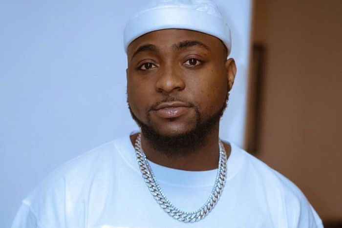 Davido has bought a customised jewelry for Zlatan Ibile, Skibii and seven other members of his 30BG. [Instagram/davidoofficial]