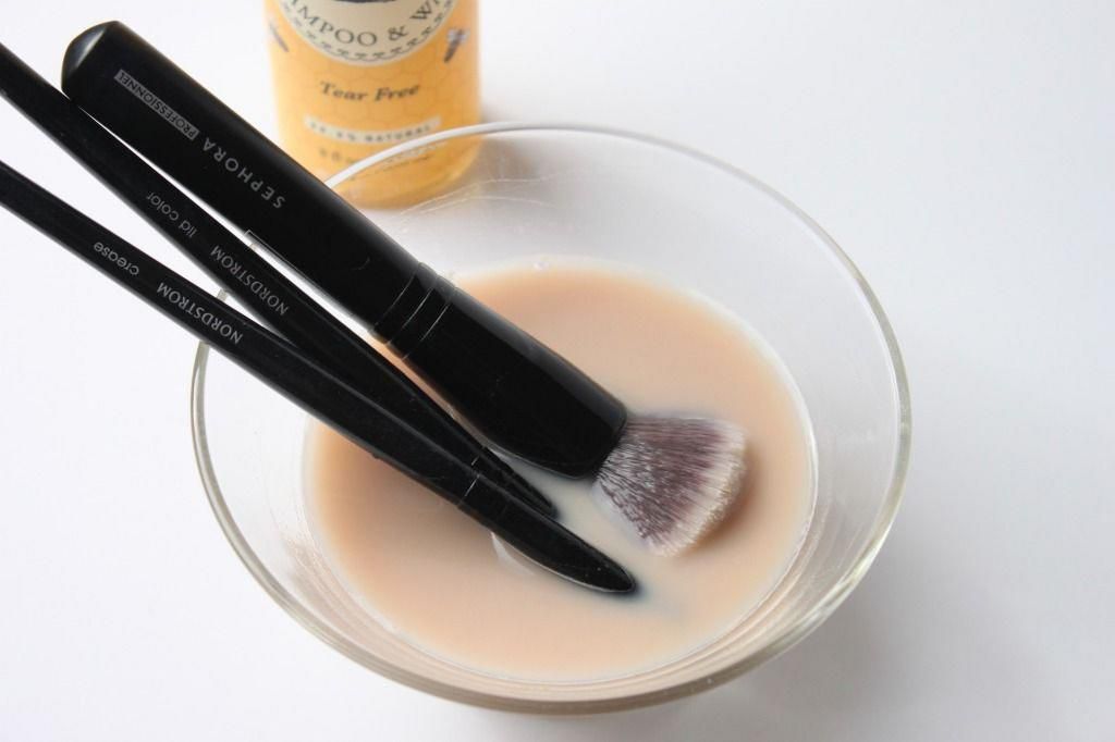 how to clean make up brushes