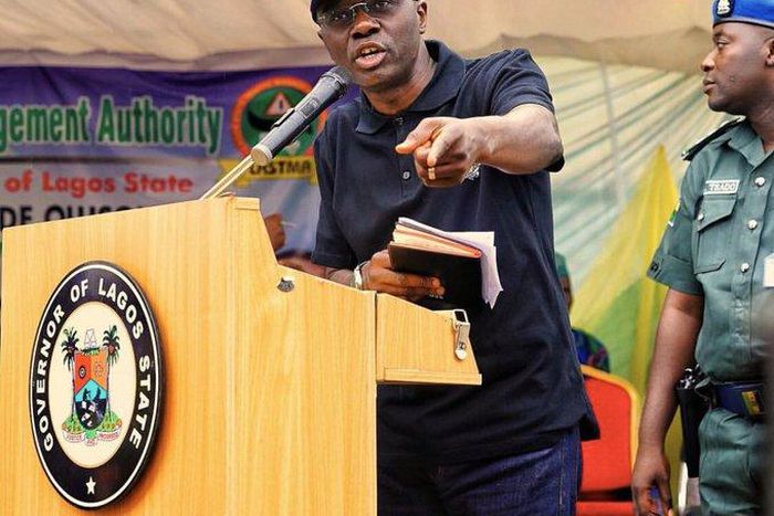 Lagos Gov Sanwo-Olu addressing traffic management personnel (Lagos govt)