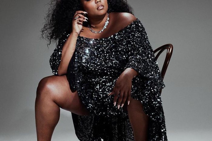 American rapper, Lizzo has shared some really raunchy photos on her Instagram page and we are here for the reactions. [Instagram/LizzoBeating]
