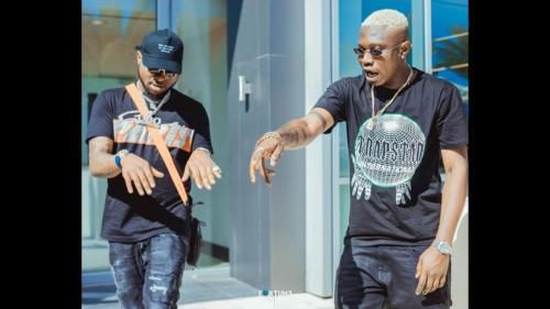 One of the most recent benefactors of Davido's kind gestures is Zlatan who got a $40k gold necklace from the singer. [Tooxclusive]