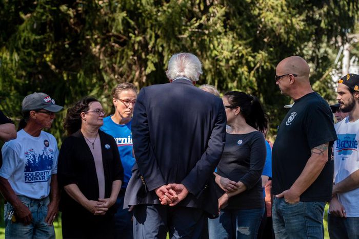 Sanders Had Heart Attack, His Doctors Say as He Leaves Hospital