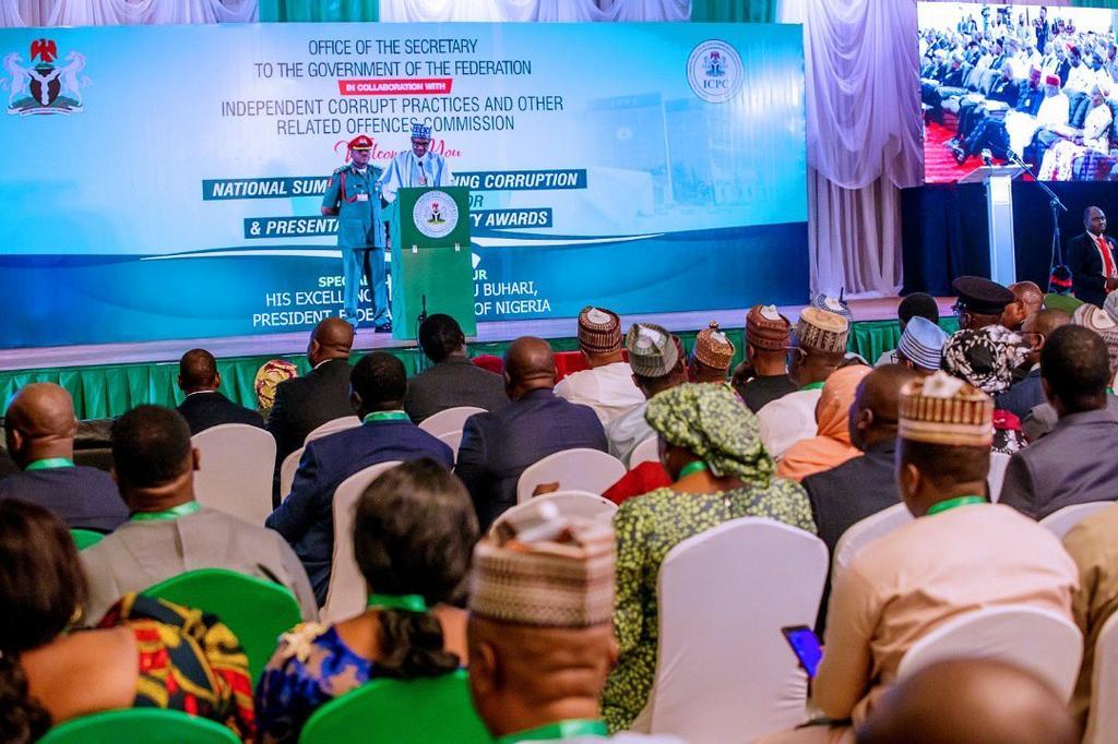 President Muhammadu Buhari honours Public Servants for exhibiting integrity in service. [Twitter/@BashirAhmaad]