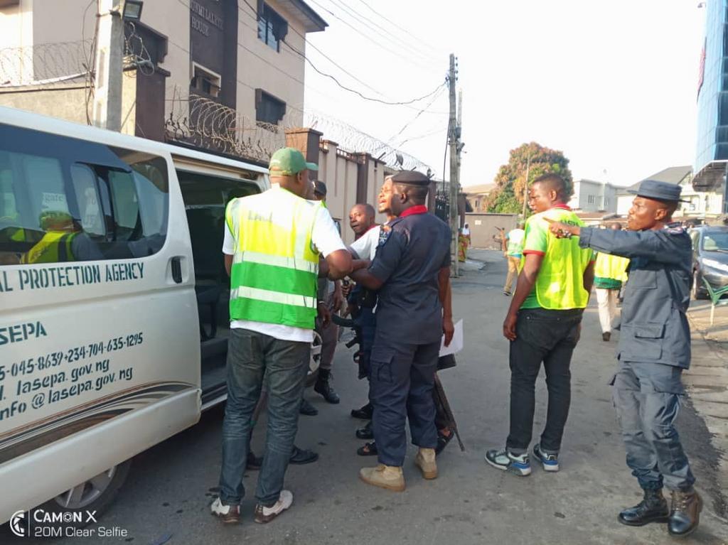 Officials of the Lagos State Environment Protection Agency (LASEPA) sealing off some religious centres and other facilities allegedly contravening the environmental law of the state. [Twitter/@LasepaInfo]