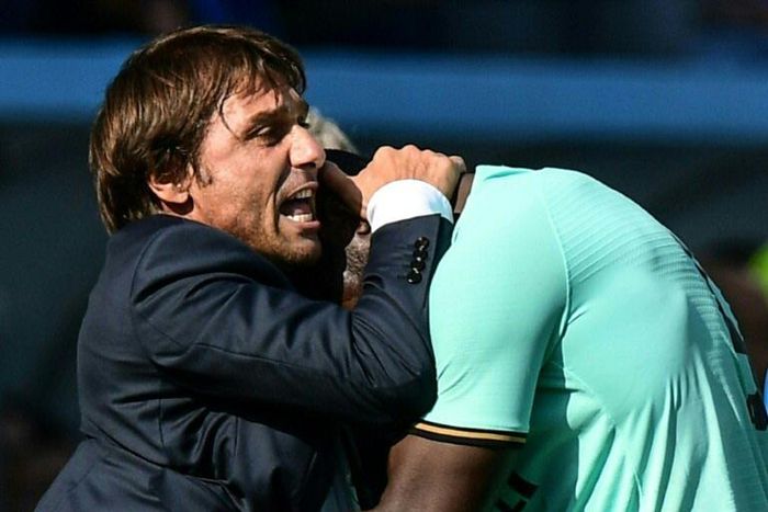 "The best manager in the world:" Inter Milan forward Romelu Lukaku (R) is thriving under new coach Antonio Conte.