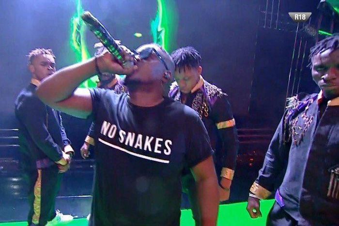 BBNaija 2019: M.I. Abaga disses Vector with 'No Snakes' shirt. (Twitter/AladeMart)