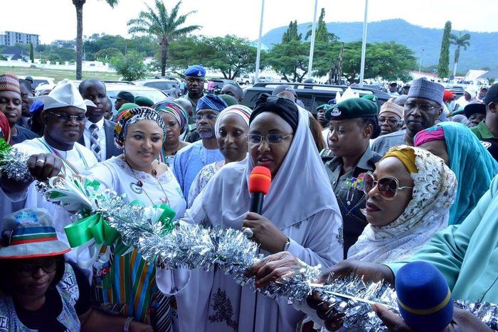 The First Lady, Aisha Buhari inaugurates Kogi Presidential Lodge. [Twitter/@cbngov_akin1]