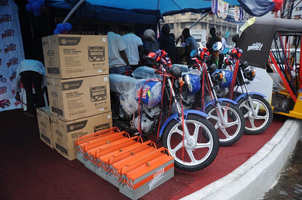 OVH Energy concludes ‘Oando Oleum Awoof Promo’ in style, hands over grand prize of brand new Toyota Yaris!