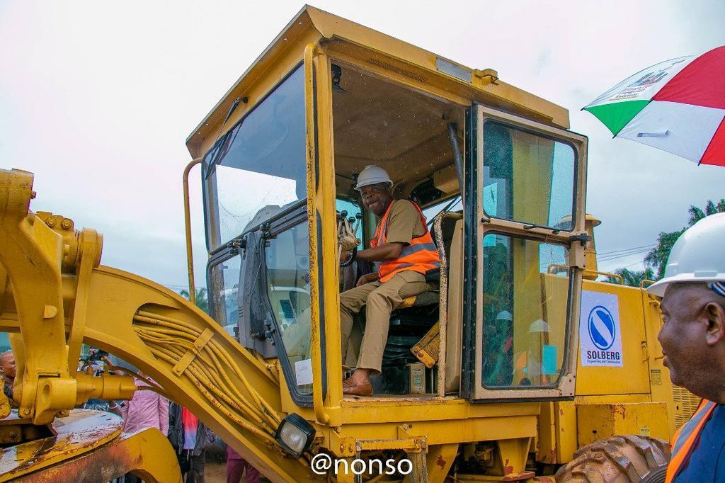 Gov. Emeka Ihedioha launches construction of 81-km urban roads in Imo  [Twitter/@EmekaIhedioha]
