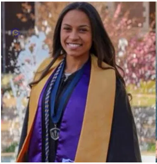 Young lady who’s been texting her late father for 4 years finally gets an emotional reply