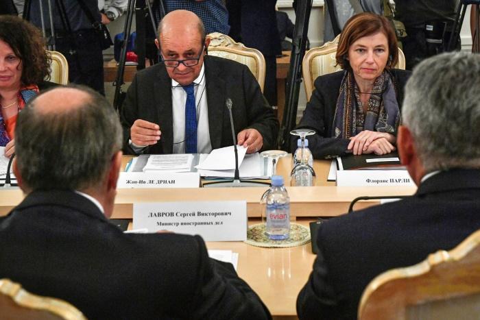French Foreign Minister Jean-Yves Le Drian (L) and Defence Minister Florence Parly held the first meeting in the so-called "2+2" format suspended after Russia seized Crimea from Ukraine in 2014